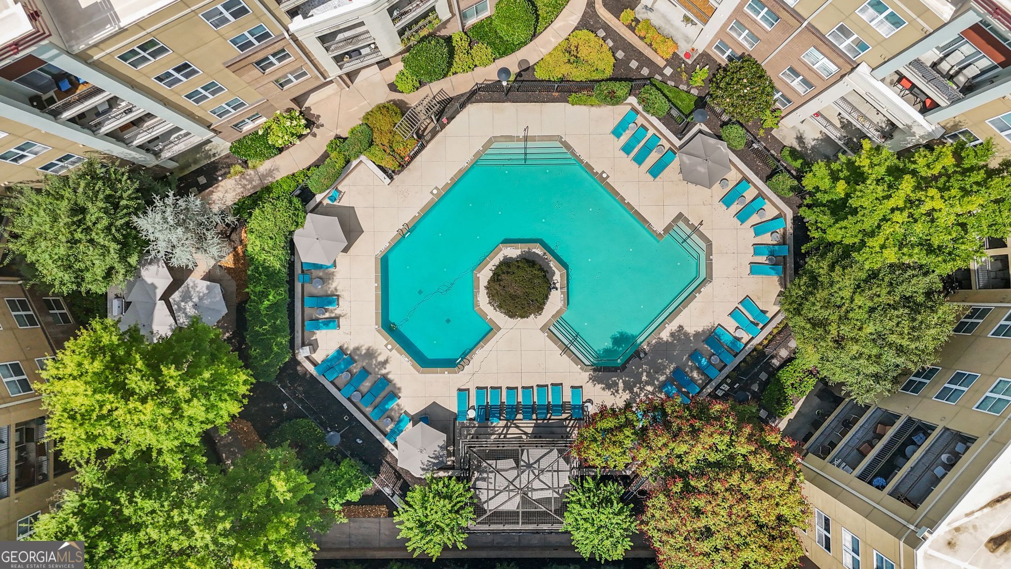 Element Condominum - Residential