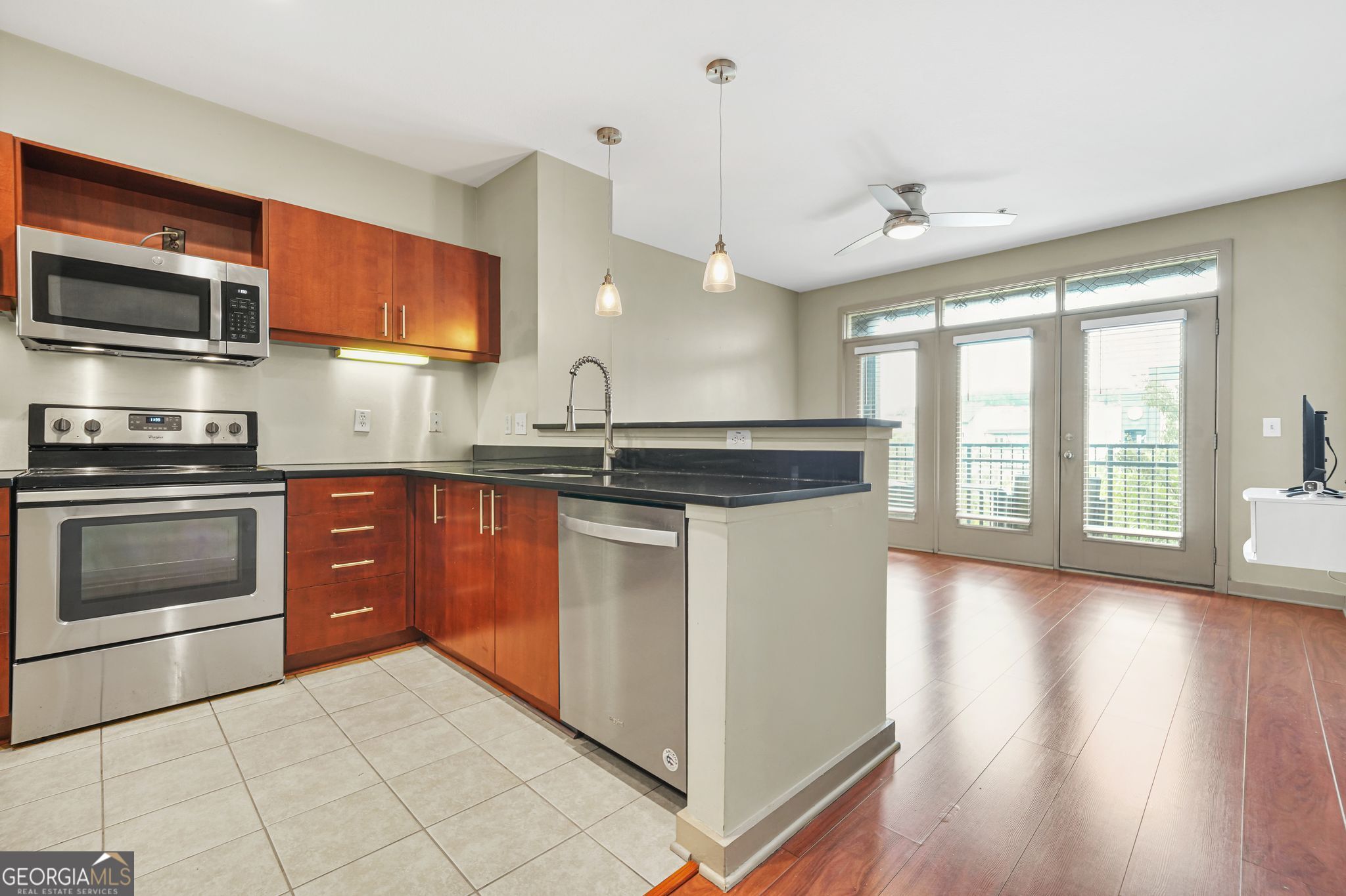 Element Condominum - Residential