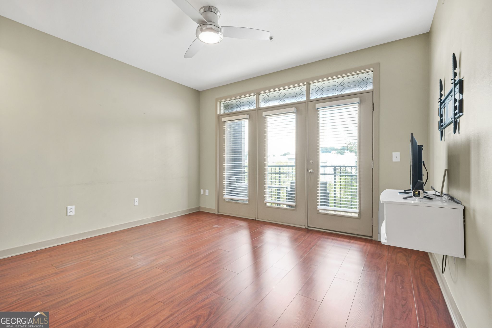 Element Condominum - Residential