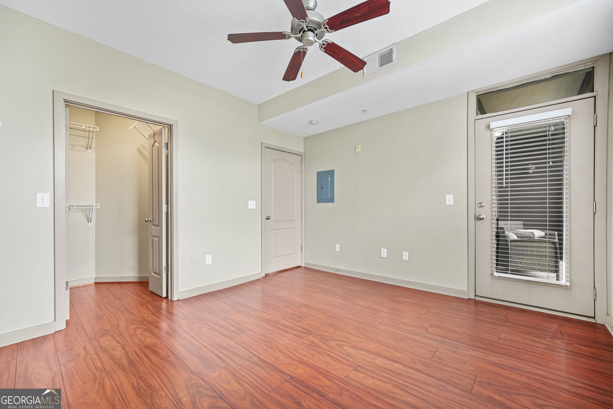 Element Condominum - Residential