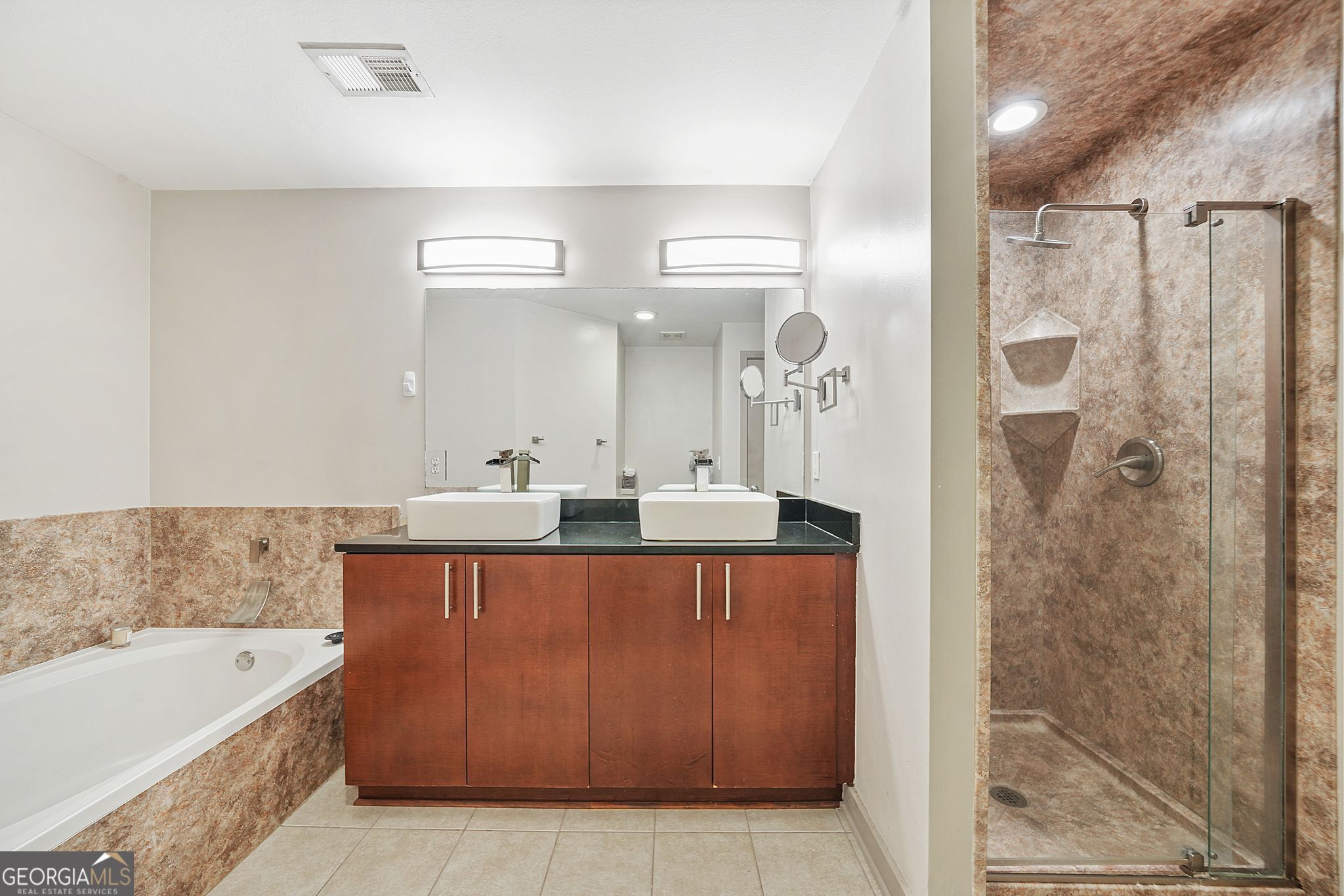 Element Condominum - Residential