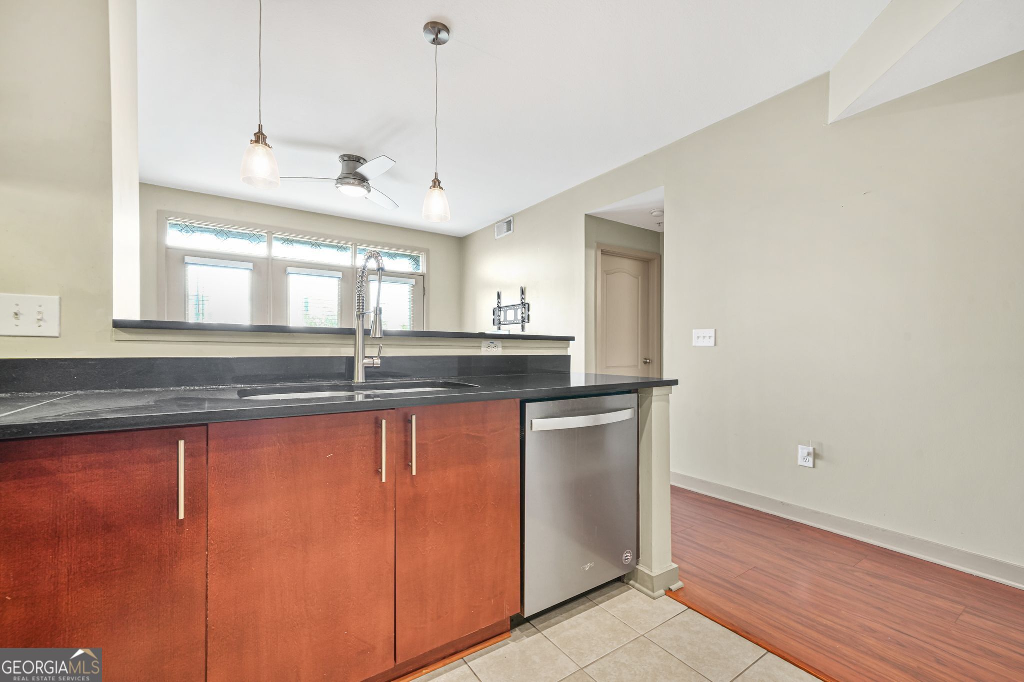 Element Condominum - Residential