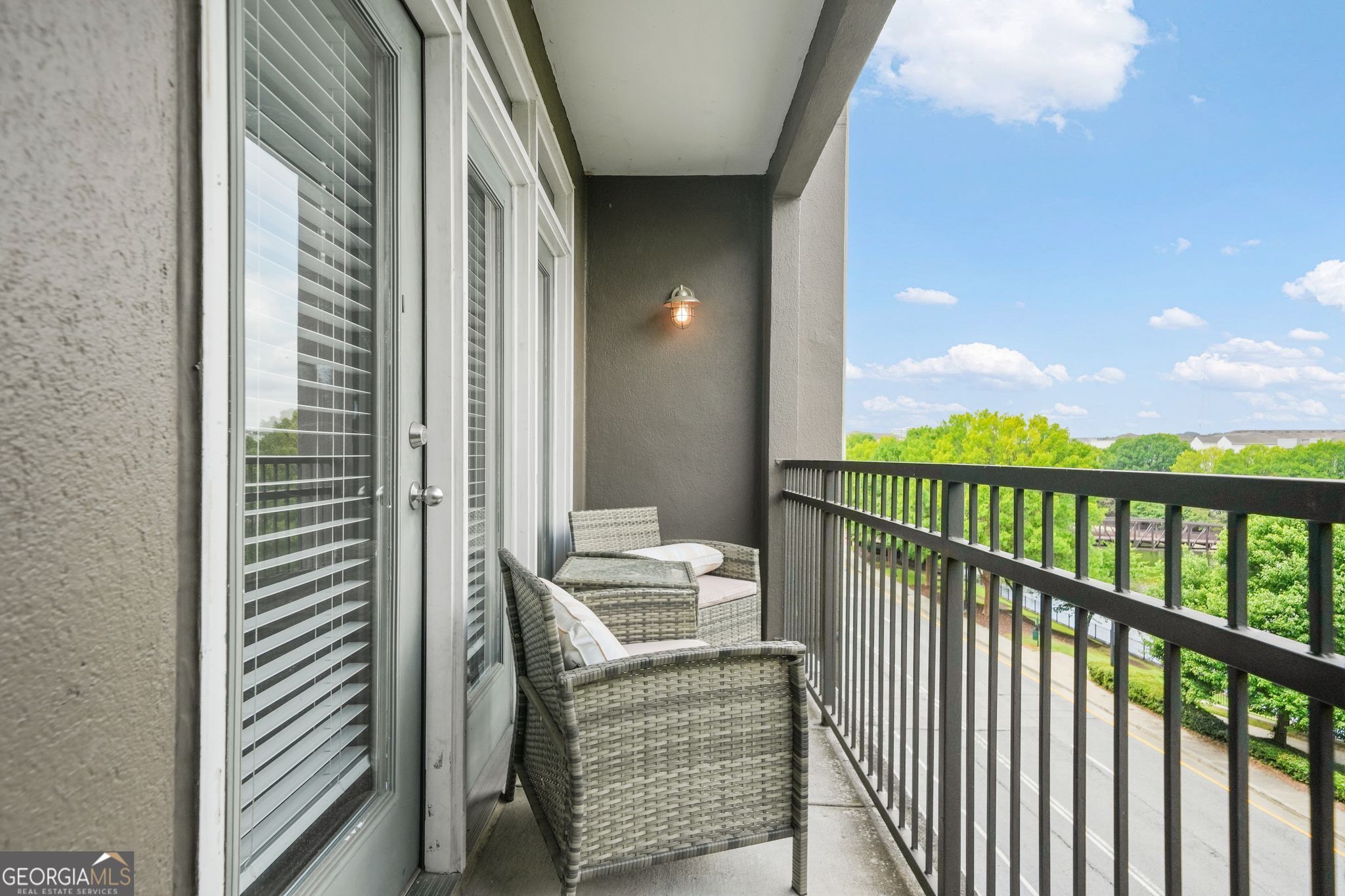 Element Condominum - Residential