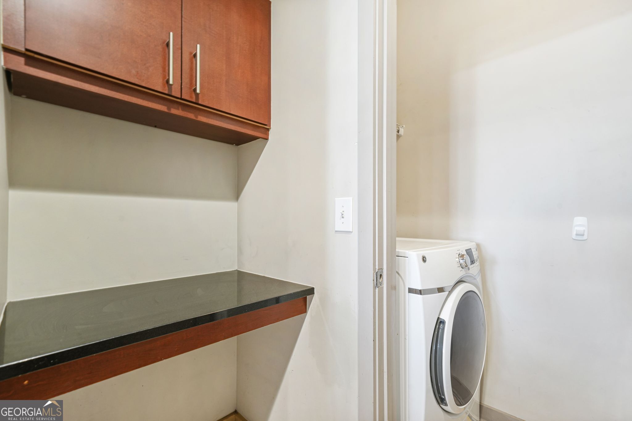 Element Condominum - Residential
