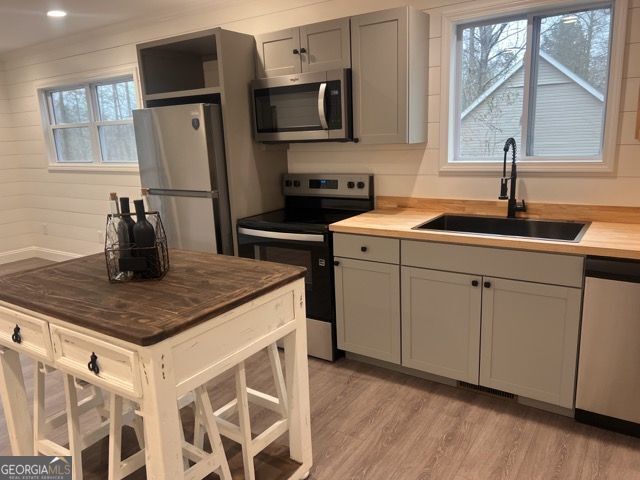 410 Lakeside Hills RD