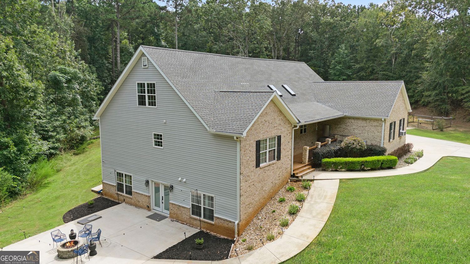 3300 Rogers RD