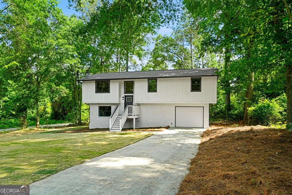 Photo of 125 Woodbine Drive, Carrollton, GA 30117 (MLS # 10767721)