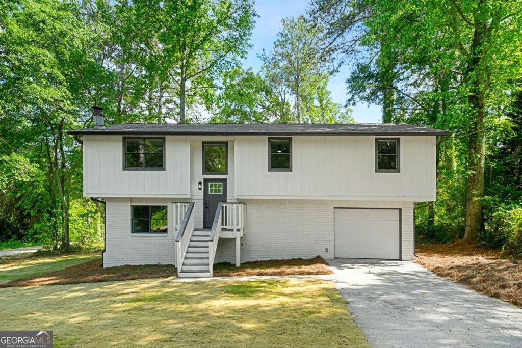 Photo of 125 Woodbine Drive, Carrollton, GA 30117 (MLS # 10767721)