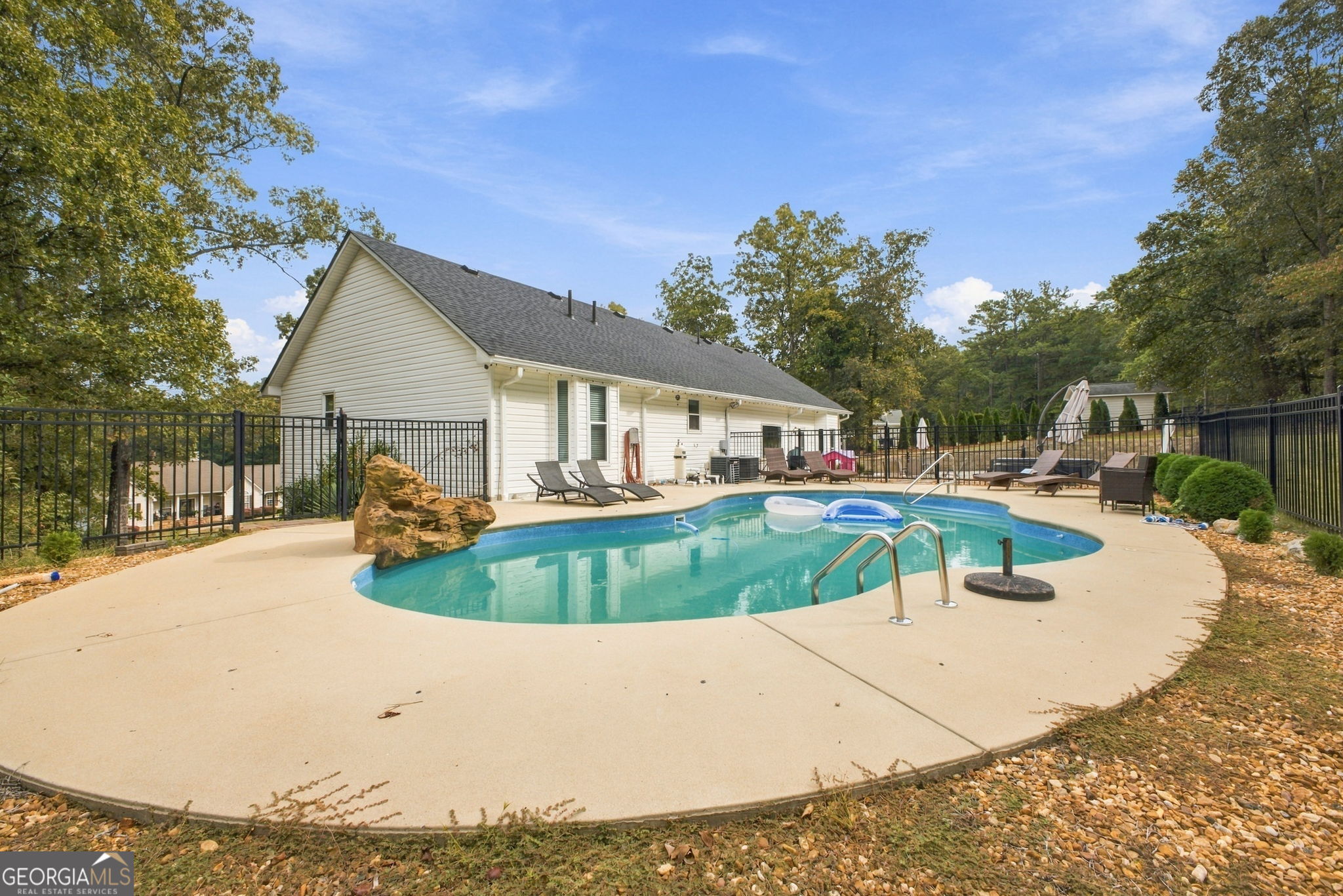 50 Pond Mill CT SE