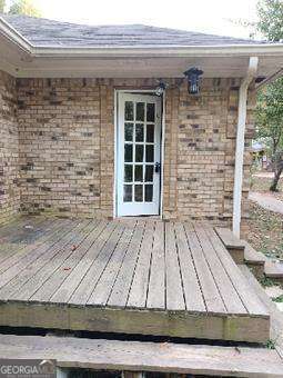 Triplex Living: Efficiency apartments that includes all utilities plus internet wifi. Gleaming hardwoods, lake views, stainless kitchen, fully renovated, and open concept plan. Lightly furnished as well.