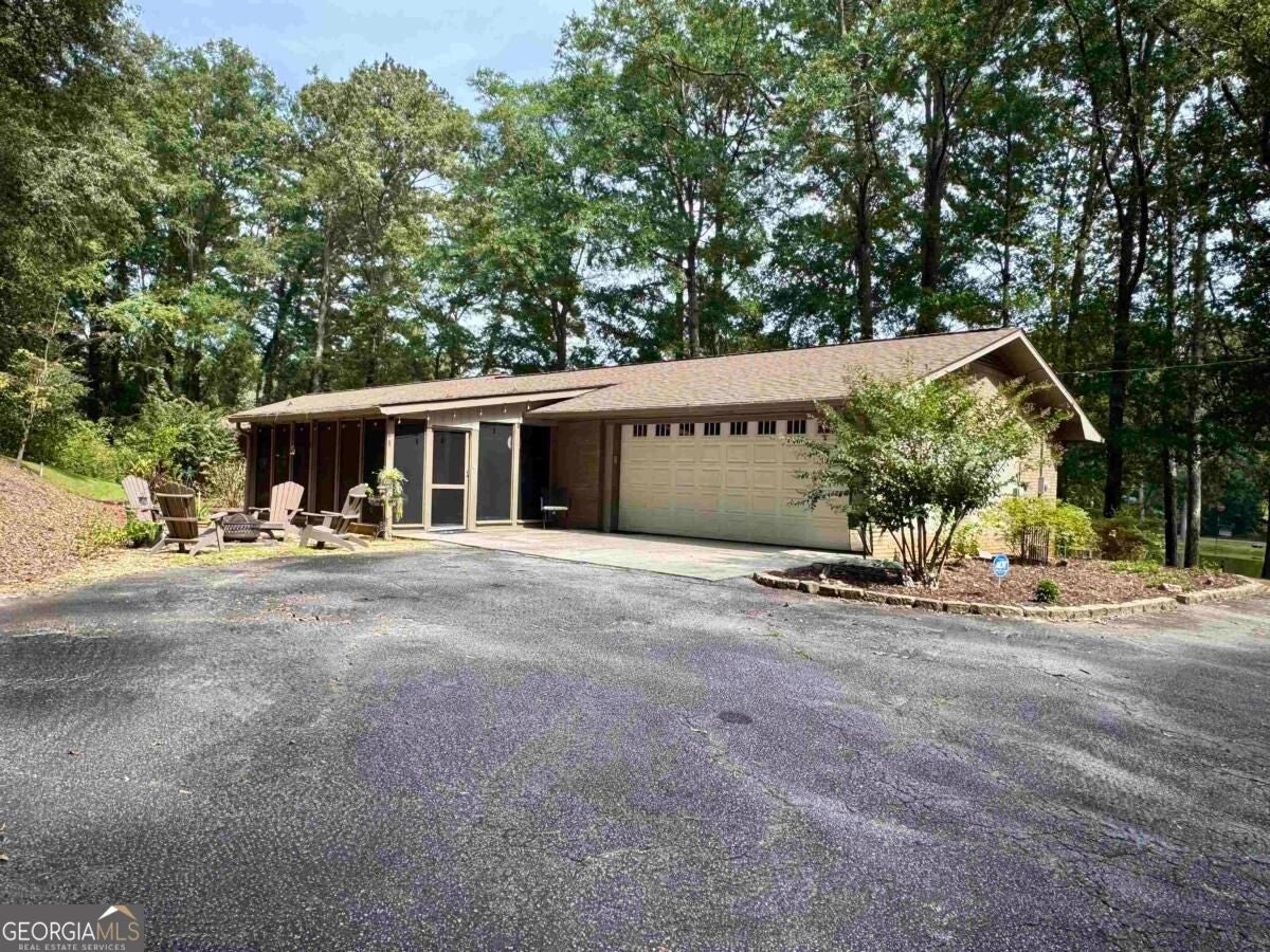 1100 Phelps RD