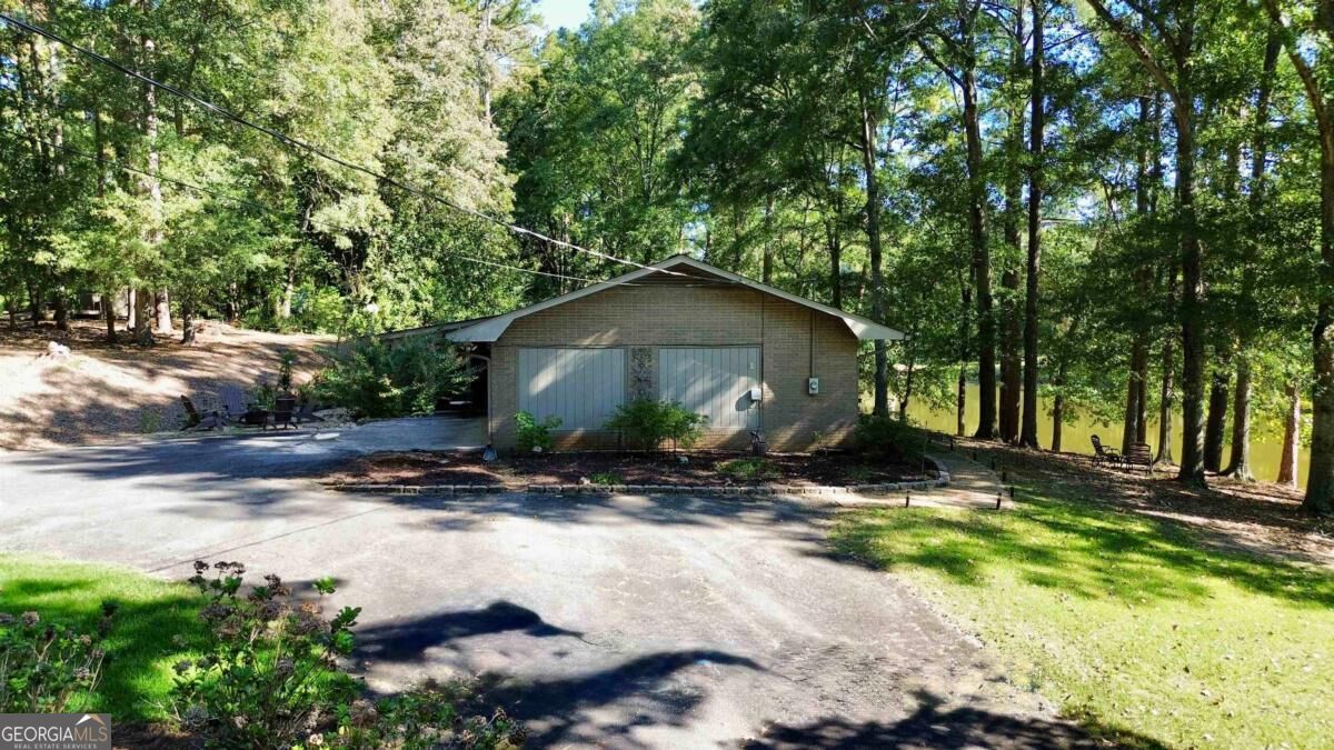 1100 Phelps RD