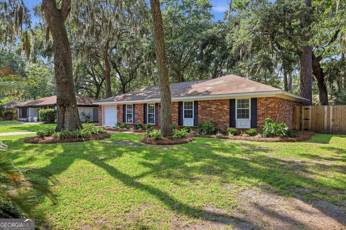605 Leaning Oaks DR