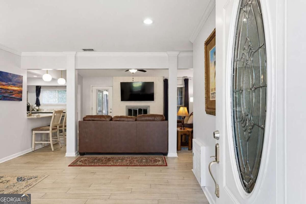 605 Leaning Oaks DR