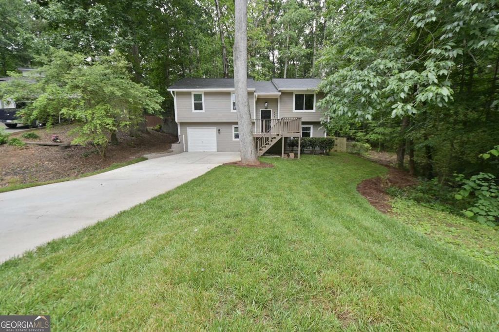Photo of 459 Ridgetop Drive NW, Acworth, GA 30102 (MLS # 10771309)