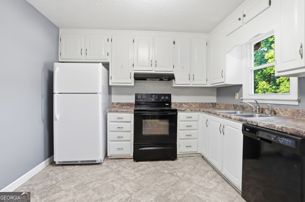 Photo of 6742 Kellogg Drive, Acworth, GA 30102 (MLS # 10762104)