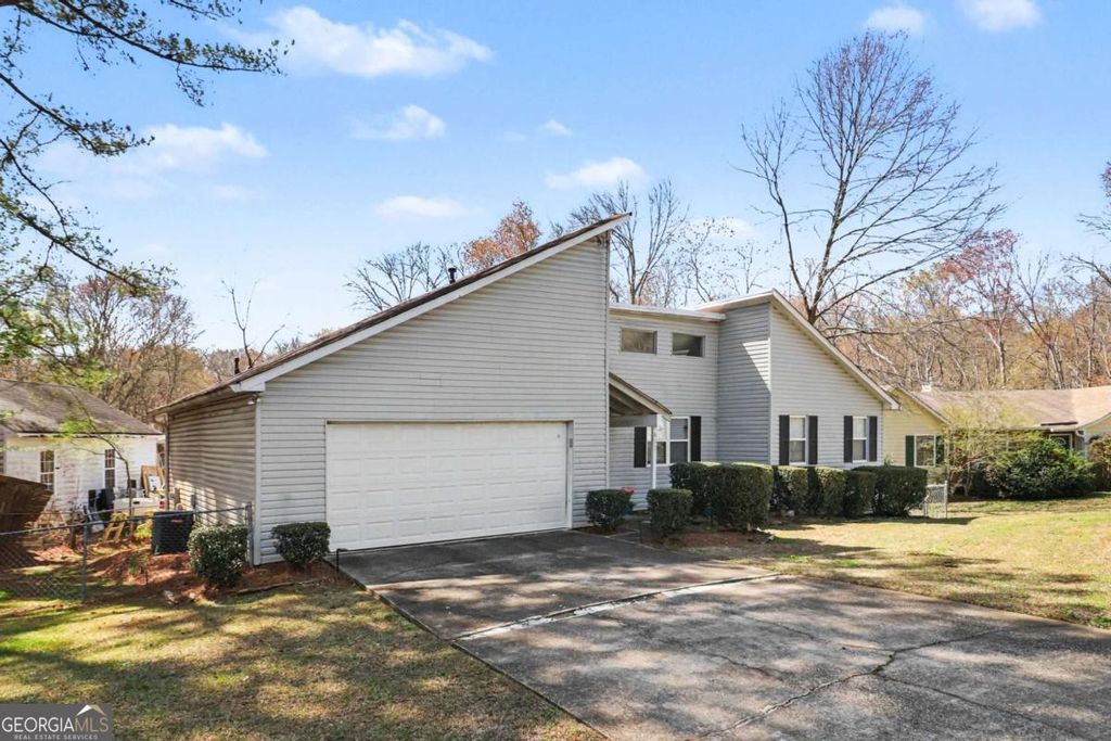 Photo of 632 Woodknoll Court, Jonesboro, GA 30238 (MLS # 10713027)