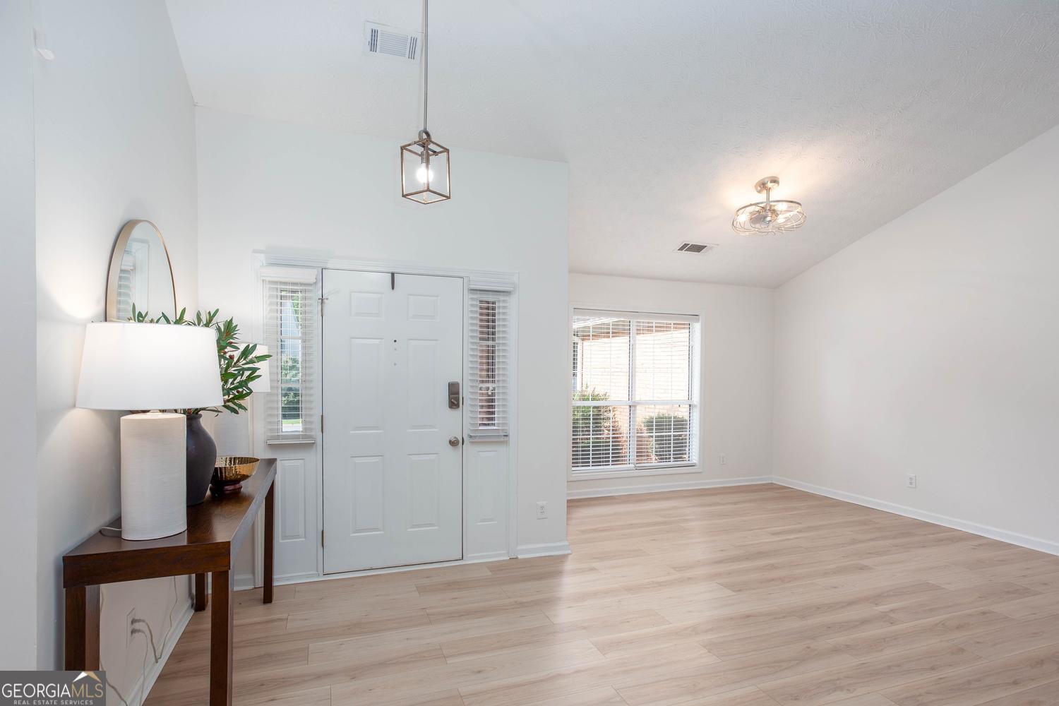 2486 Insdale TRCE NW
