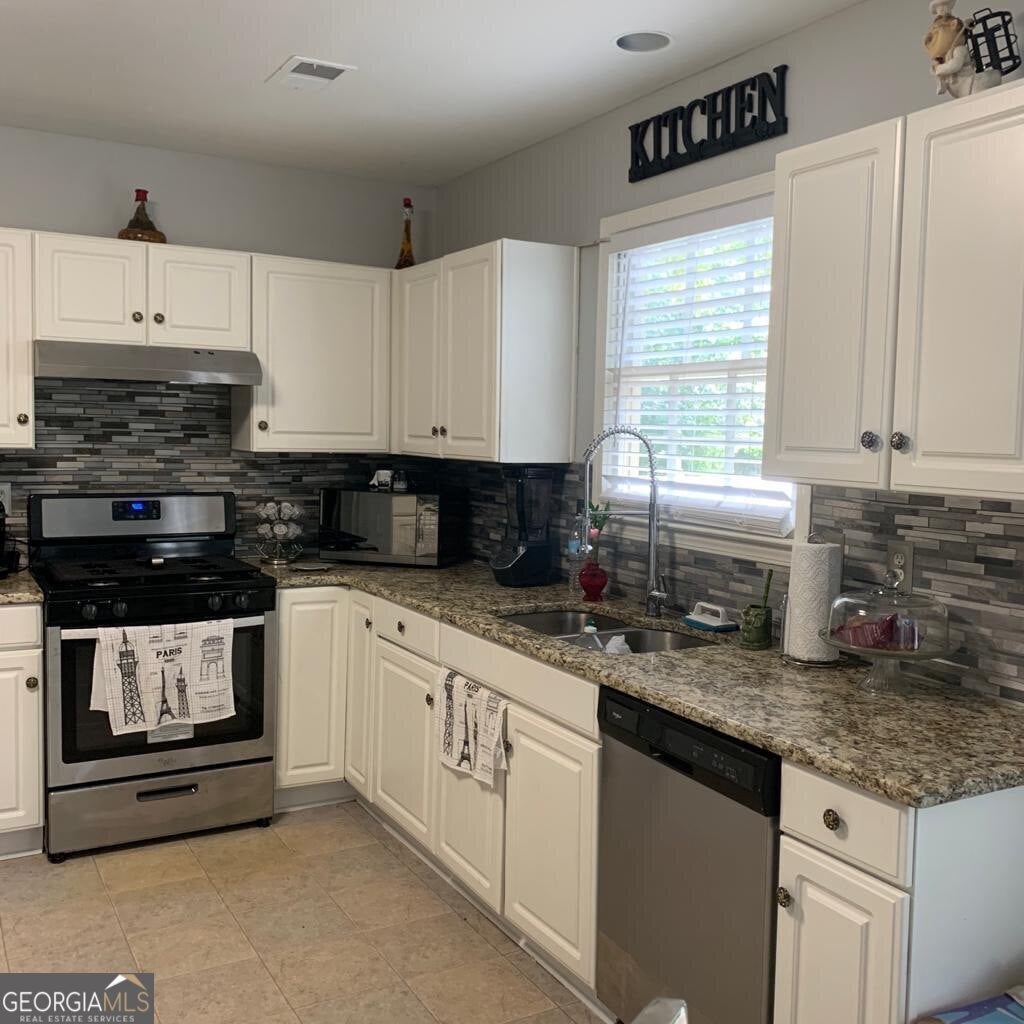1041 San Lacinto LN