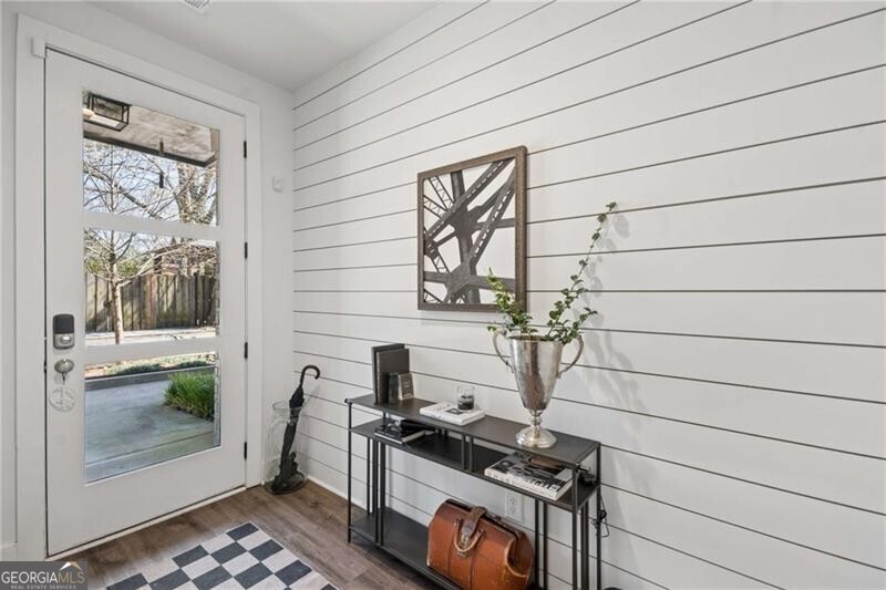 1350 May AVE SE 9