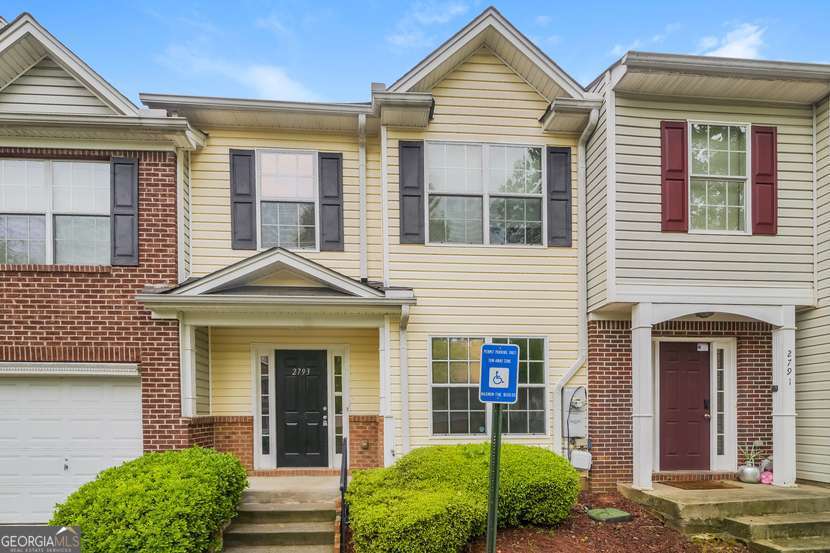 Bring this THREE bedroom unit back to life by making it your own! Located in a convenient Decatur community, the floorplan is flexible for families or roommates. The kitchen is roomy with plenty of working space. All bedrooms are upstairs with a convenient guest half bath on the main. Come take a look!