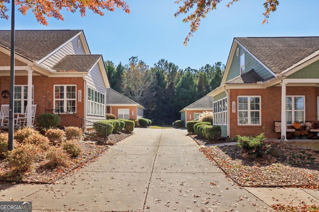 Photo of 1502 Commonwealth Circle, Newnan, GA 30263 (MLS # 10775568)