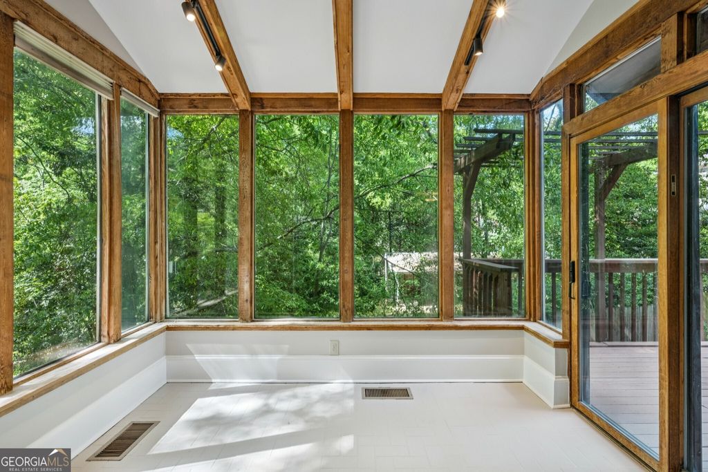 Photo of 952 Edgewood Avenue NE, Atlanta, GA 30307 (MLS # 10734683)