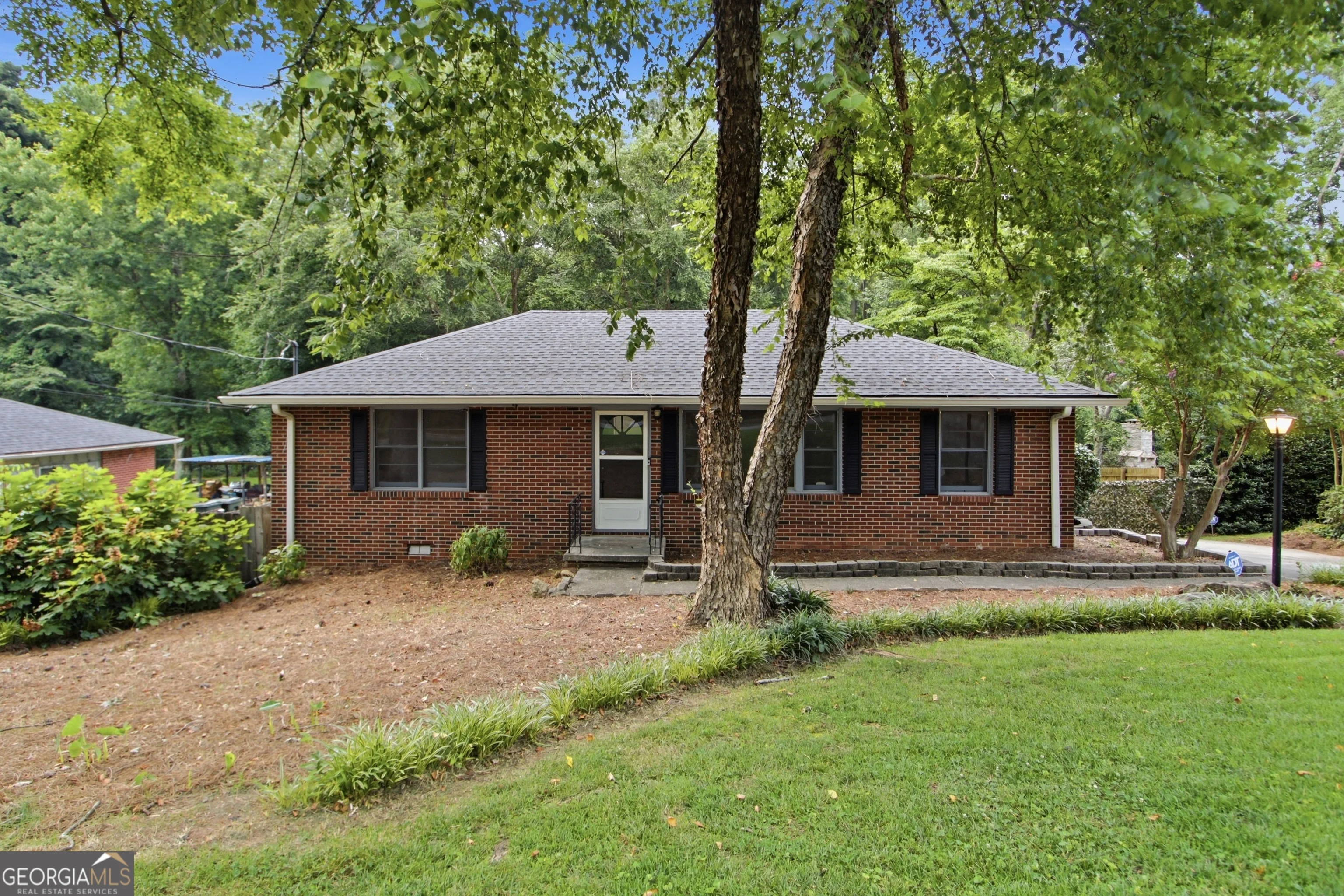 106 Larose Circle SE
