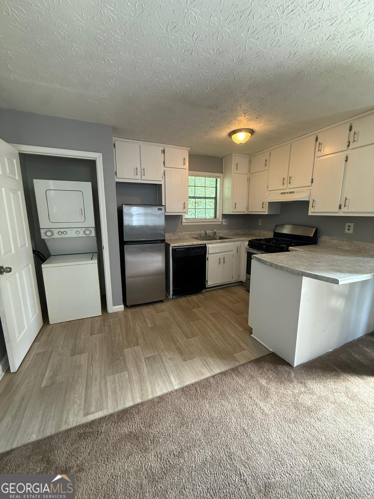 A spacious one bedroom apartment styled unit accessed by exterior stairwell.