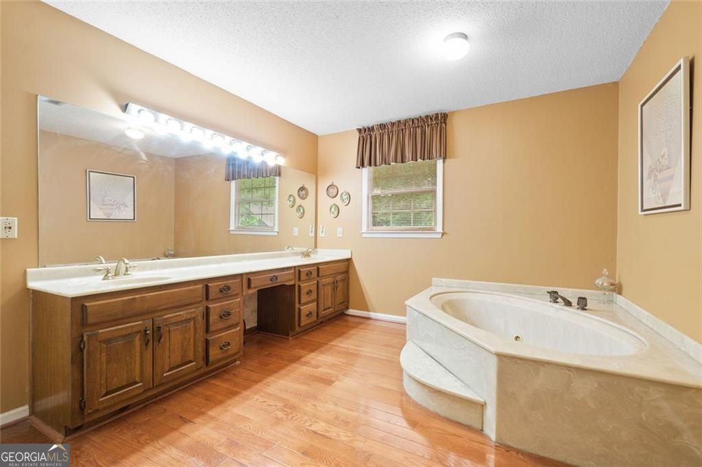 Roswell, Georgia 30075, United States, 5 Bedrooms Bedrooms, ,4 BathroomsBathrooms,Residential,Active,162044