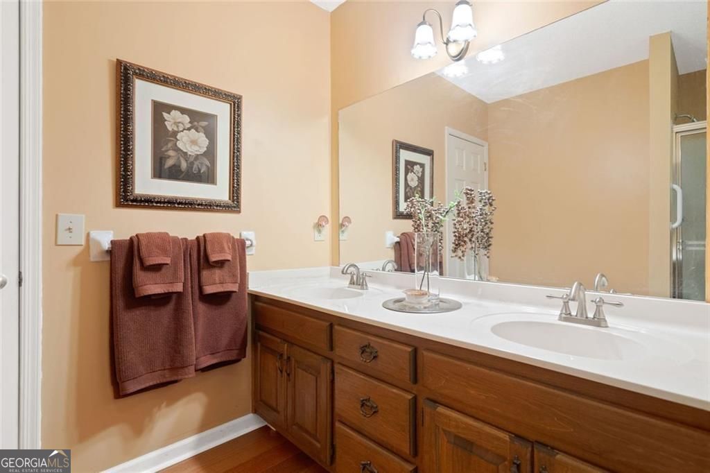 Roswell, Georgia 30075, United States, 5 Bedrooms Bedrooms, ,4 BathroomsBathrooms,Residential,Active,162044