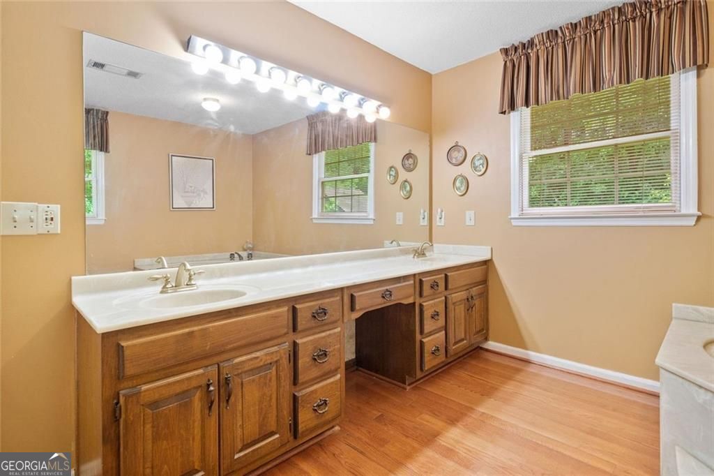 Roswell, Georgia 30075, United States, 5 Bedrooms Bedrooms, ,4 BathroomsBathrooms,Residential,Active,162044