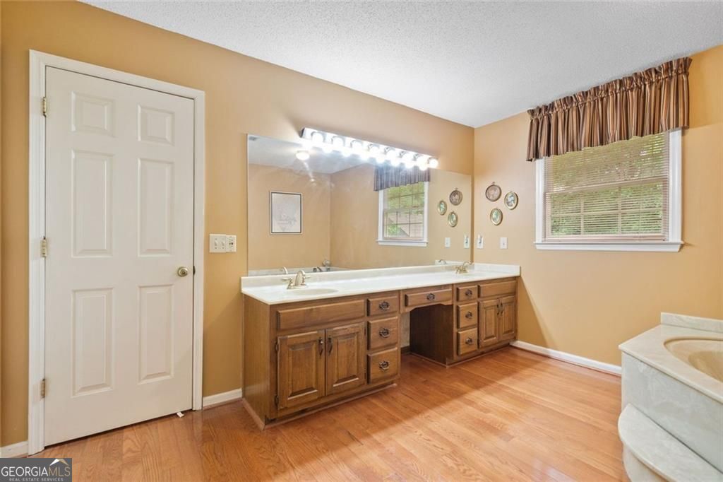 Roswell, Georgia 30075, United States, 5 Bedrooms Bedrooms, ,4 BathroomsBathrooms,Residential,Active,162044