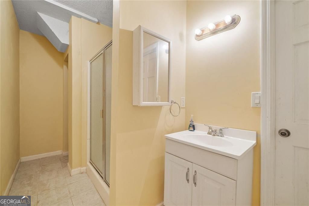 Roswell, Georgia 30075, United States, 5 Bedrooms Bedrooms, ,4 BathroomsBathrooms,Residential,Active,162044