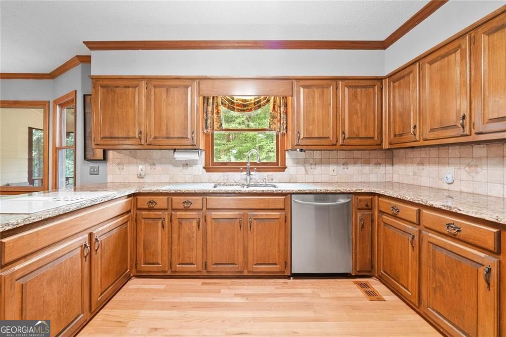 Roswell, Georgia 30075, United States, 5 Bedrooms Bedrooms, ,4 BathroomsBathrooms,Residential,Active,162044