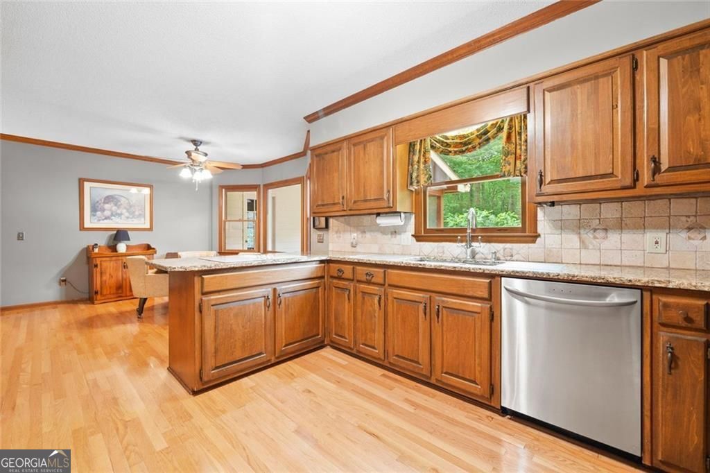 Roswell, Georgia 30075, United States, 5 Bedrooms Bedrooms, ,4 BathroomsBathrooms,Residential,Active,162044