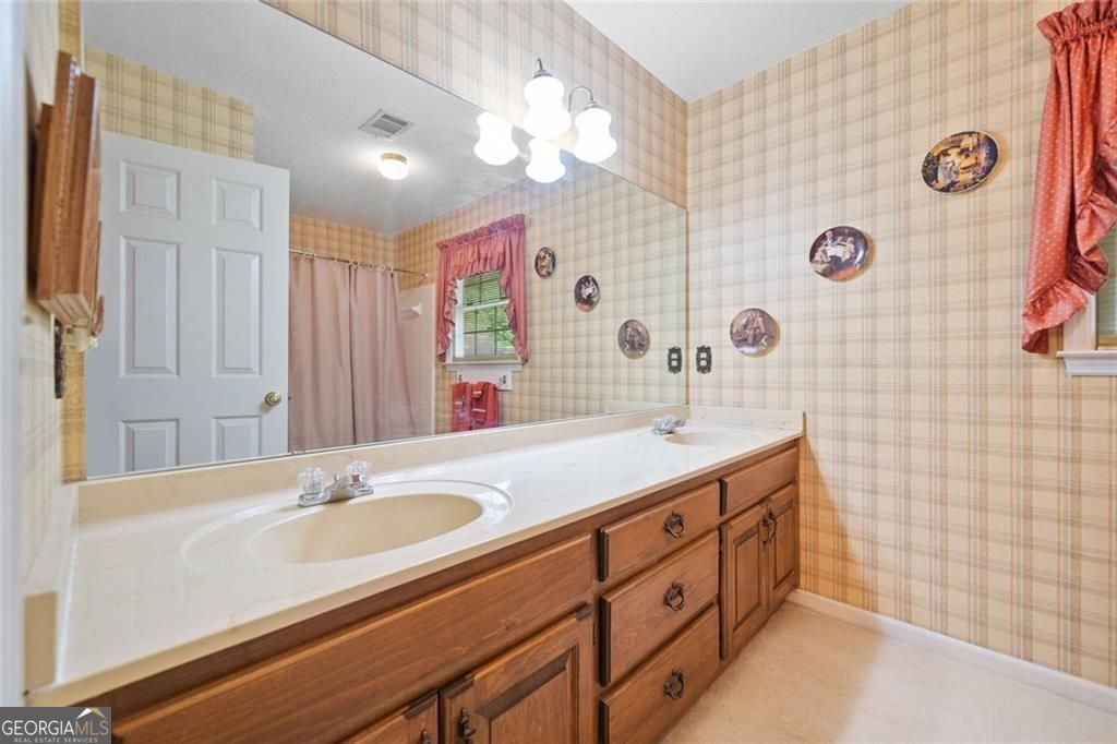 Roswell, Georgia 30075, United States, 5 Bedrooms Bedrooms, ,4 BathroomsBathrooms,Residential,Active,162044