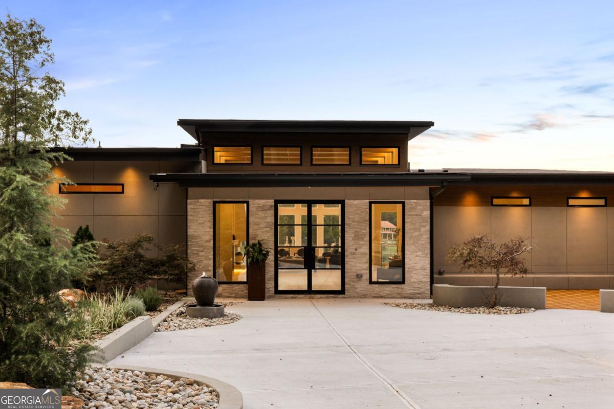 2746 Emerald DR