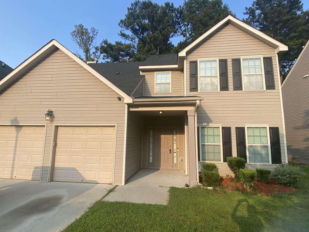 Picture perfect home in friendly community! Just minutes to Lenora Park. This bright and sunshiny home has a wonderful open layout great for entertaining. A formal living room offers you a great spot for the home office or playroom. The formal dining room will be the place you will gather with friends and family to make those wonderful memories. The spacious eat-in kitchen offers plenty of storage space and has enough room for several chefs at the same time. Entertain in casual style in the inviting fireside family room. Spacious master retreat with cathedral ceiling and large walk-in closet. The master bath has dual vanities, soaking tub, separate shower. Three ample sized secondary bedrooms on upper level. Private and low maintenance backyard with large patio perfect for those family gatherings. Move in today and start making memories tomorrow!
