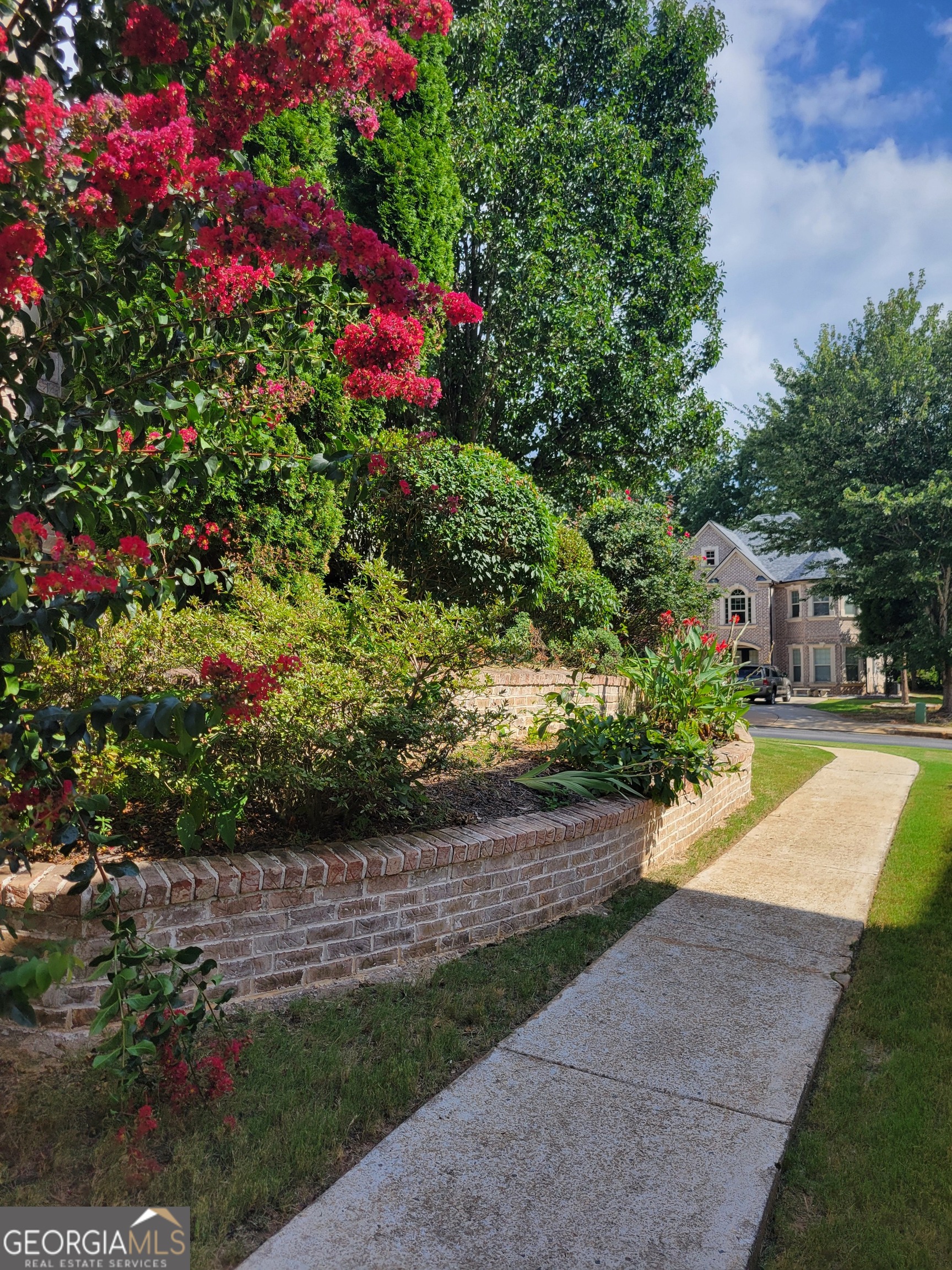221 Langshire DR