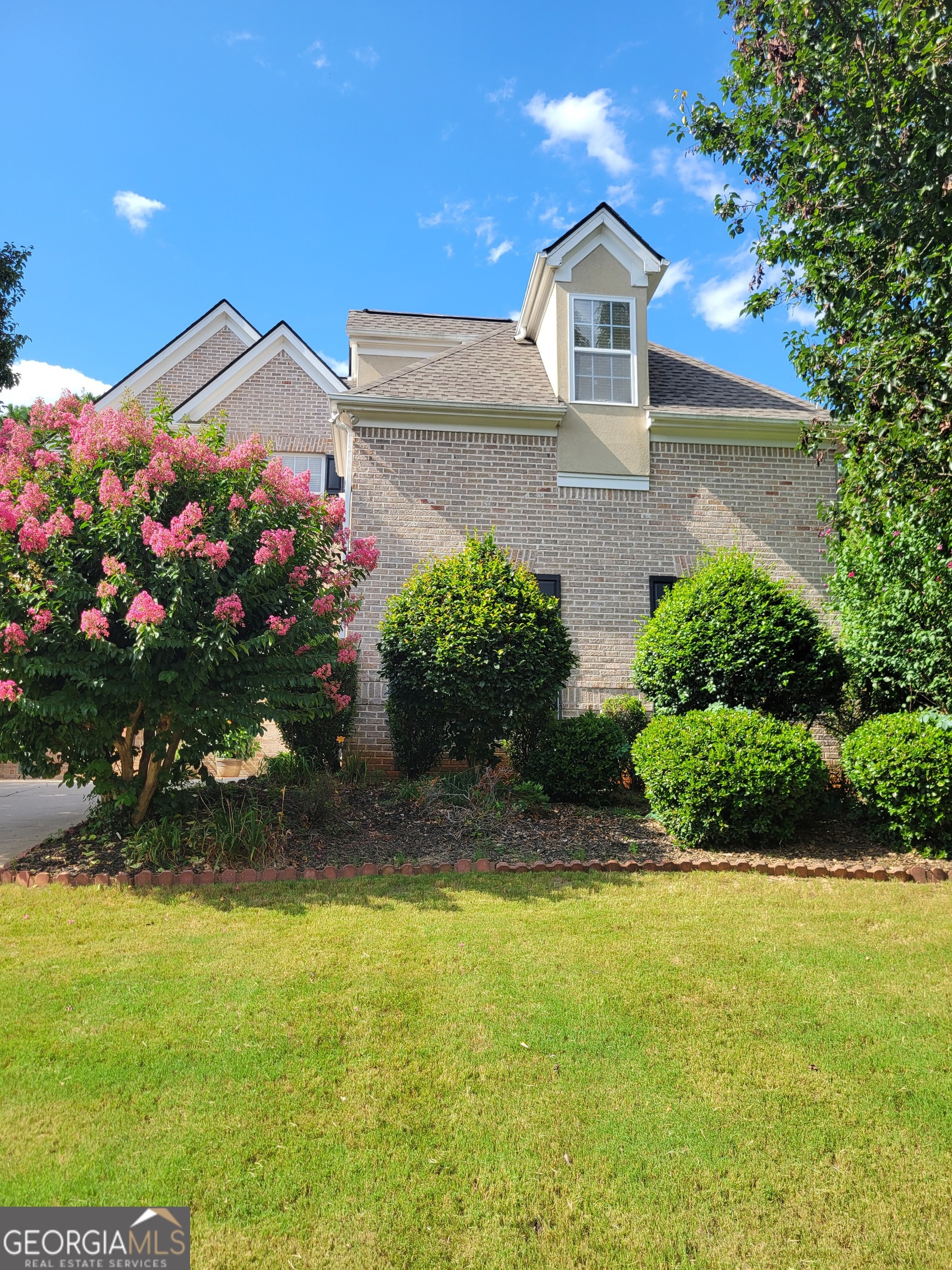 221 Langshire DR
