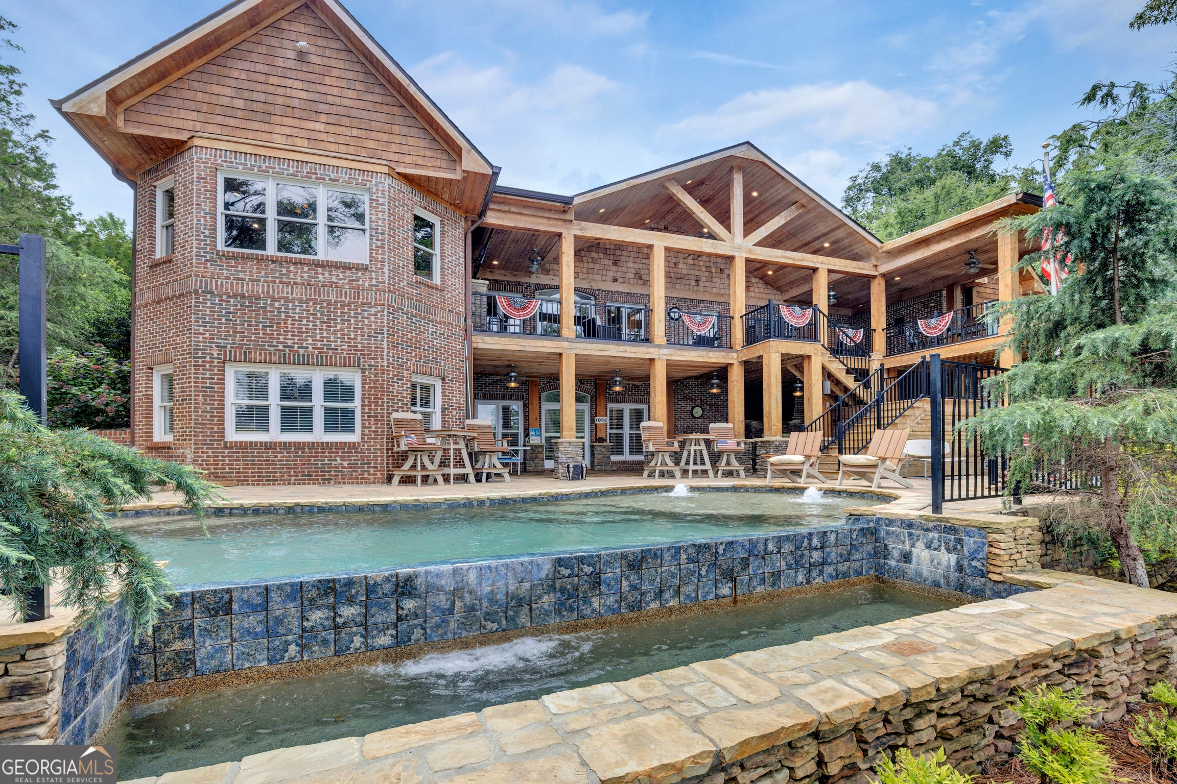 139 Lake Pines CIR