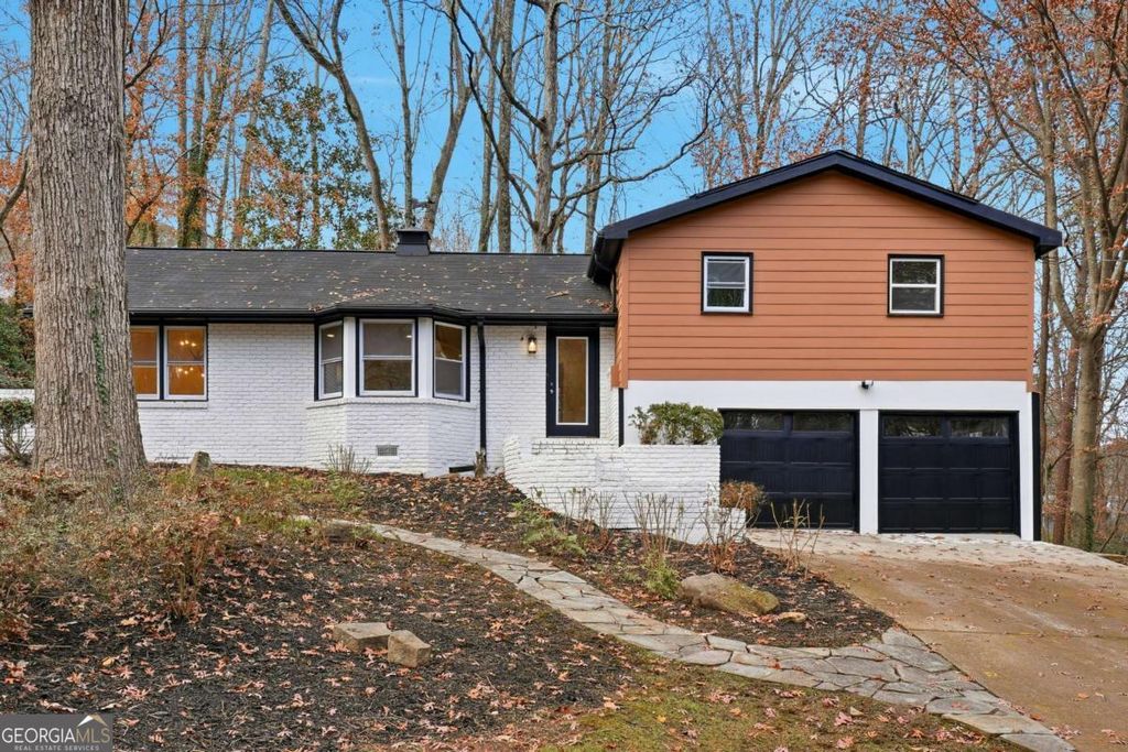 Photo of 2520 Overlook Way NE, Atlanta, GA 30345 (MLS # 10656041)