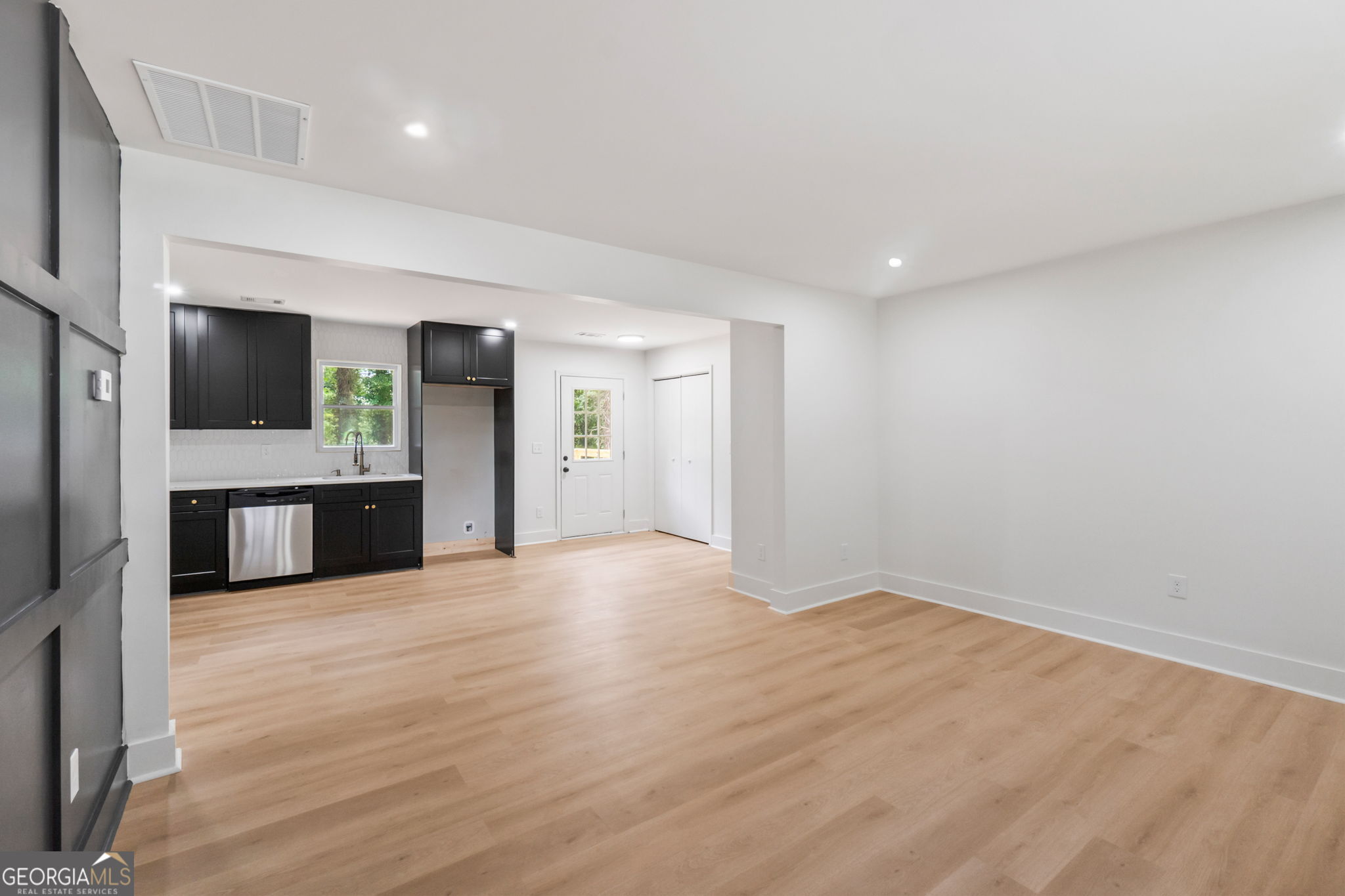 3080 KING CT SE
