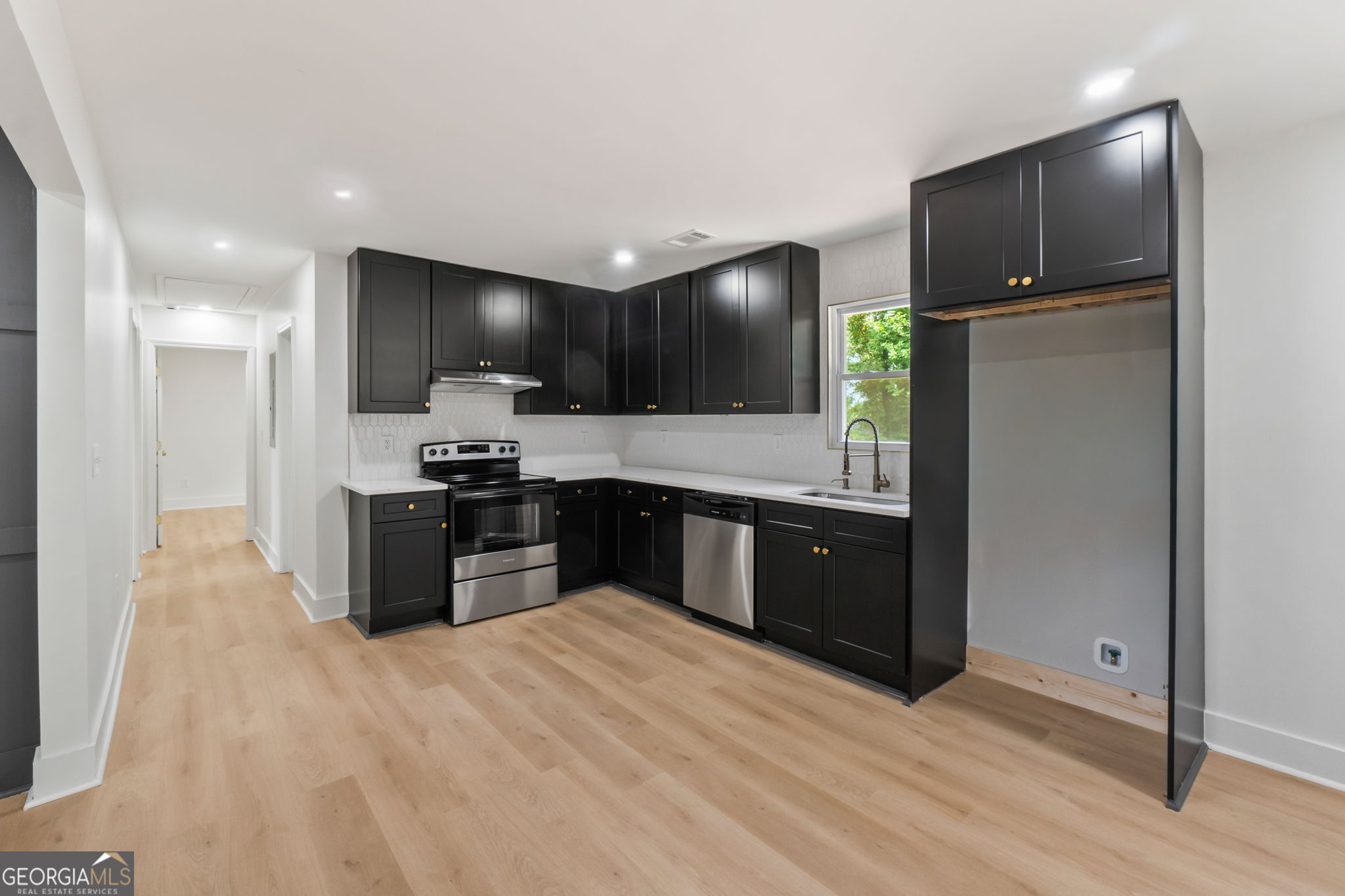 3080 KING CT SE