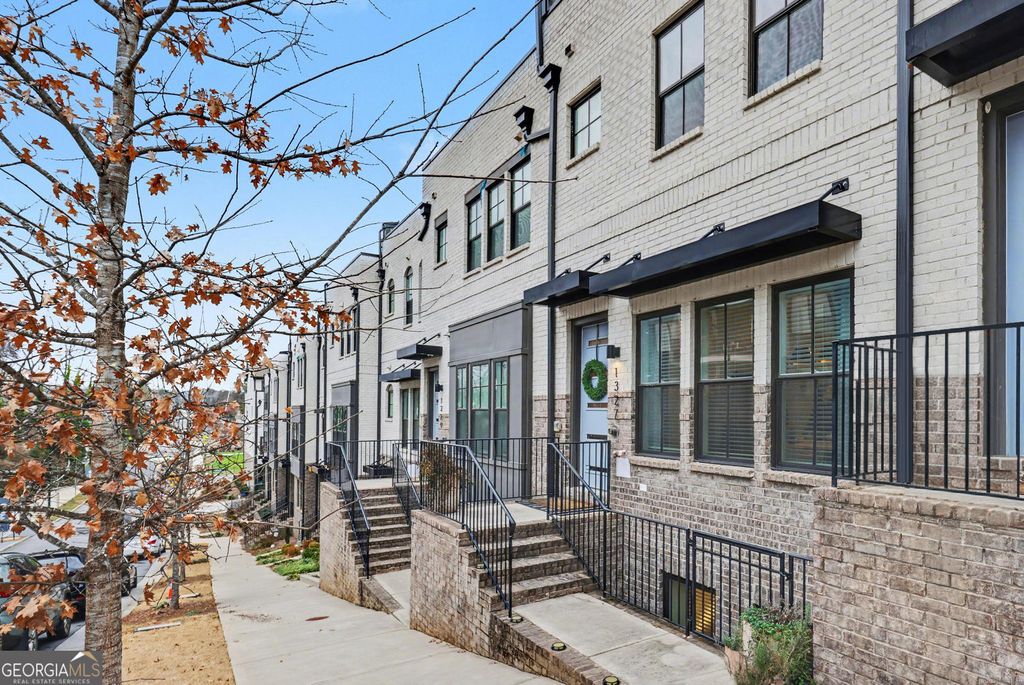 Photo of 1327 Fairmont Avenue NW, Atlanta, GA 30318 (MLS # 10669864)