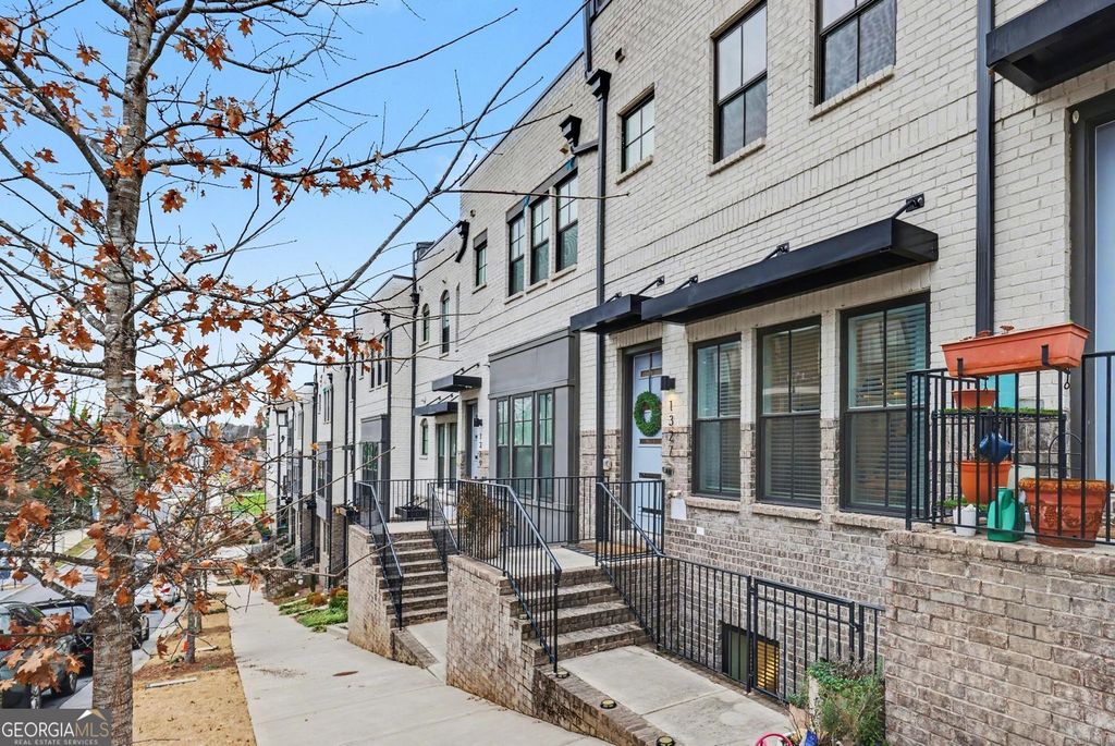 Photo of 1327 Fairmont Avenue NW, Atlanta, GA 30318 (MLS # 10669864)