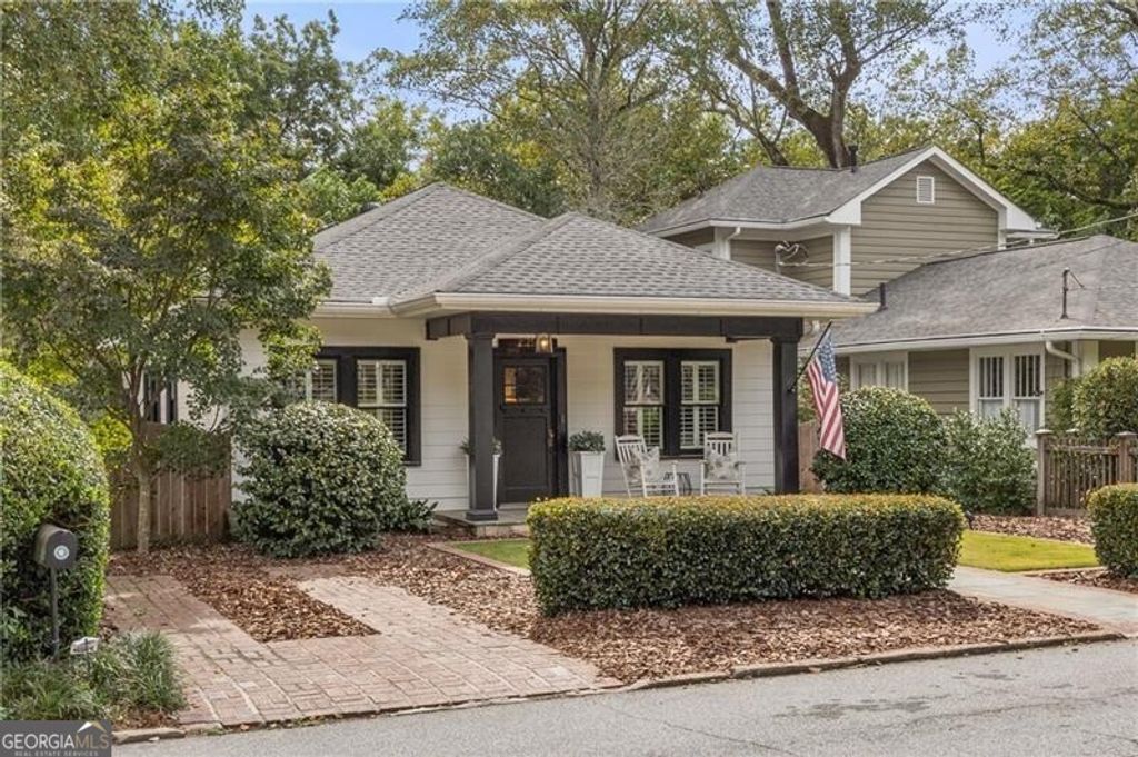 Photo of 2125 Fairhaven Circle NE, Atlanta, GA 30305 (MLS # 10625130)