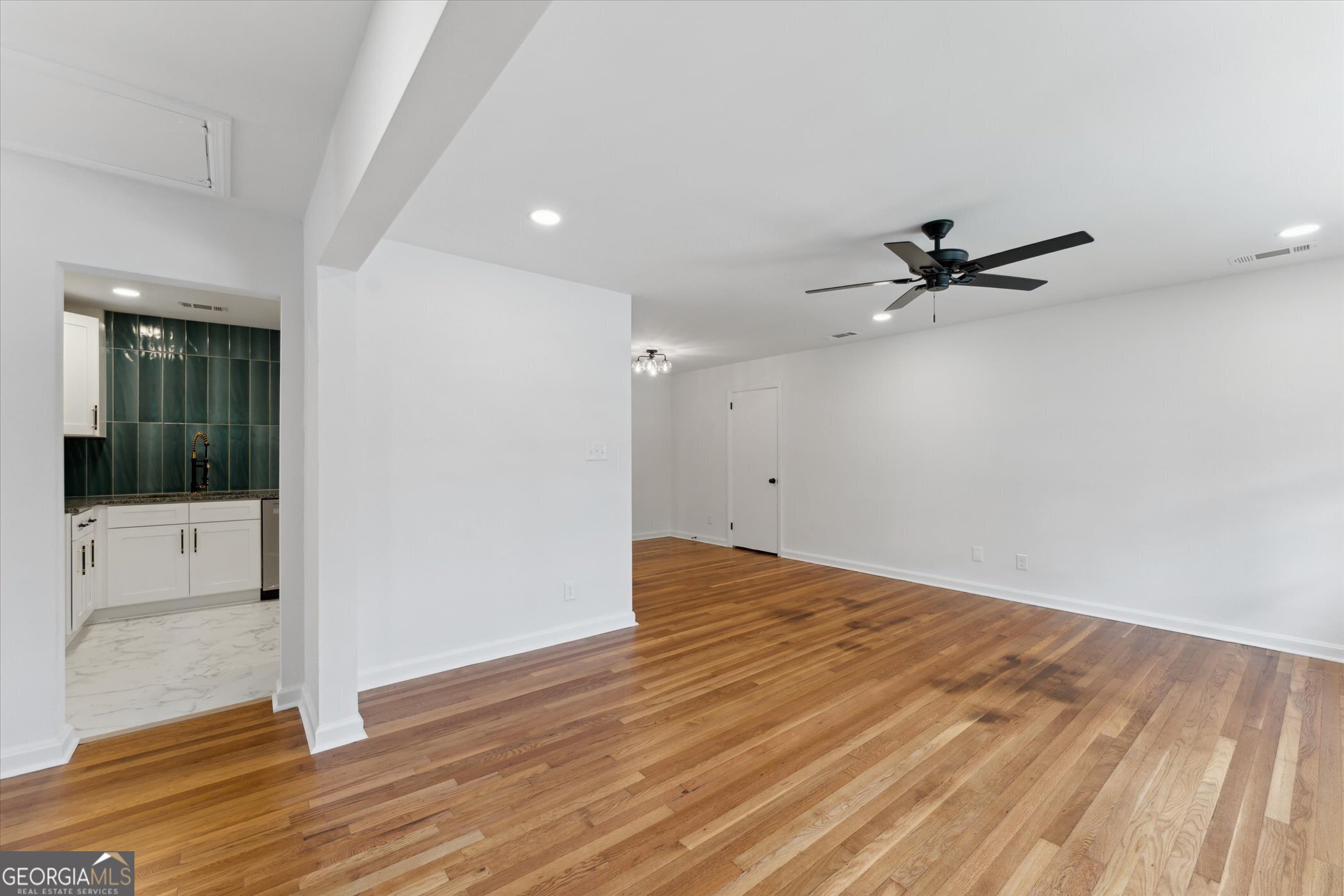 2310 Toussaint AVE