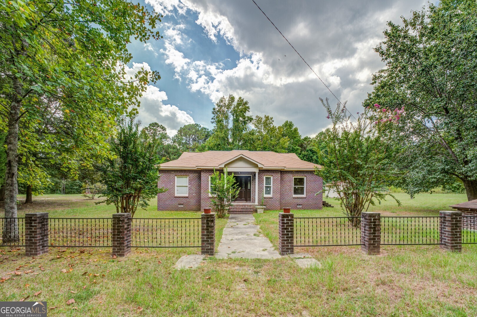 Nice home sitting on 4 acres! Big level lot with plenty of privacy. Home is located 7 miles to I-75 and 12 miles to downtown Forsyth. Home includes 3 bedrooms and 2 full baths with beautiful hardwood floors in the main area and carpet in the bedrooms. Big living room thats made for entertaining. Nice back porch overlooking the property and an unfinished bonus room. Plenty of room for all your farm animals. Come see this one today.